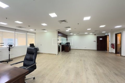 Office in Jumeirah Lake Towers, Dubai 116.9 sq.m. № 50962 - photo 2
