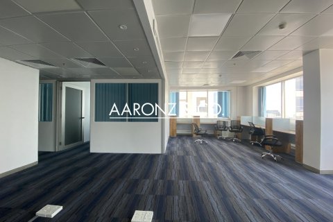 Oficina en Sheikh Zayed Road, Dubai, 179 m², № 55490 - foto 1