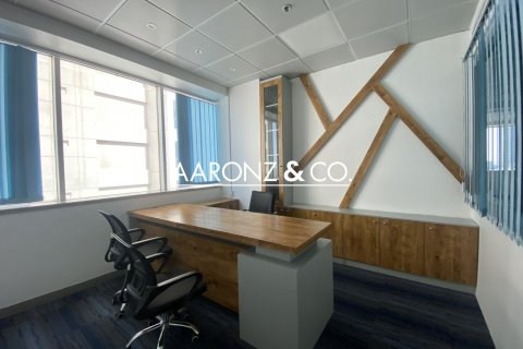 Oficina en Sheikh Zayed Road, Dubai, 179 m², № 55490 - foto 8