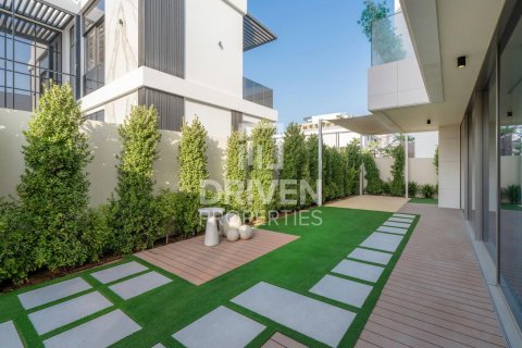Villa in La Mer, Jumeirah, Dubai 5 bedrooms, 704.76 sq.m. № 135511