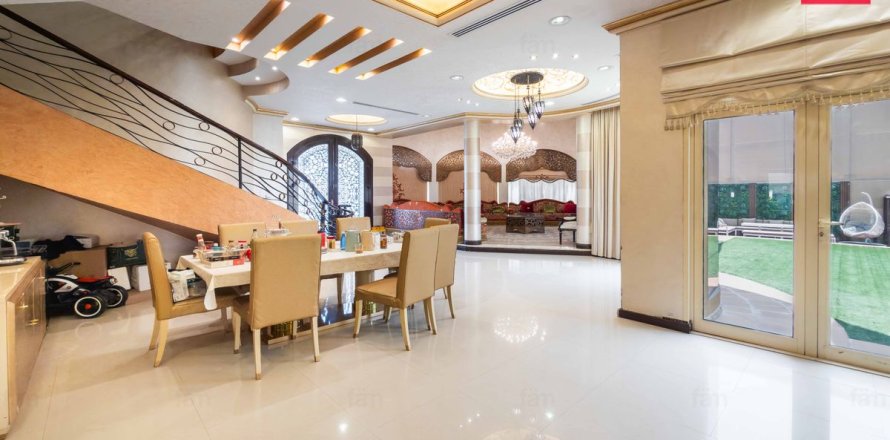 Villa à Dubai, 5 chambres, 1393.5 m², № 137571