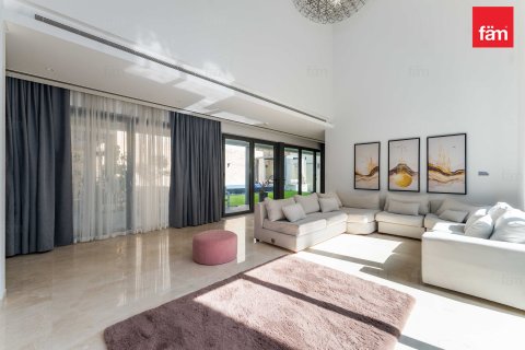 Villa en Dubai, 4 dormitorios, 559.1 m², № 84613 - foto 1
