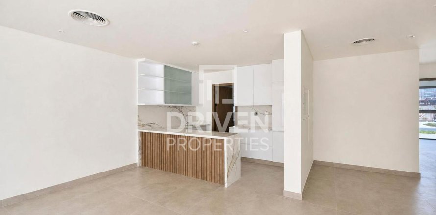 Villa en Dubai Land, Dubai, 5 dormitorios, 325.25 m², № 129719