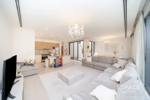 Villa in Dubai Hills Estate, Dubai 4 bedrooms, 327 sq.m. № 122764 - photo 2
