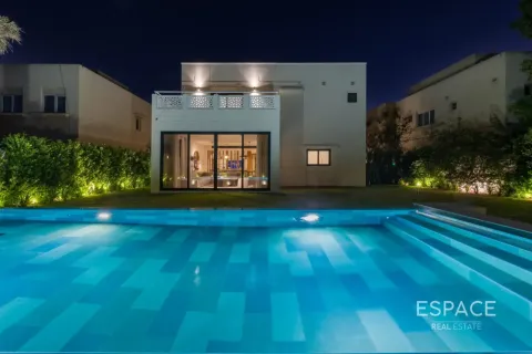 Villa in Meadows, Dubai 5 bedrooms, 375 sq.m. № 122768