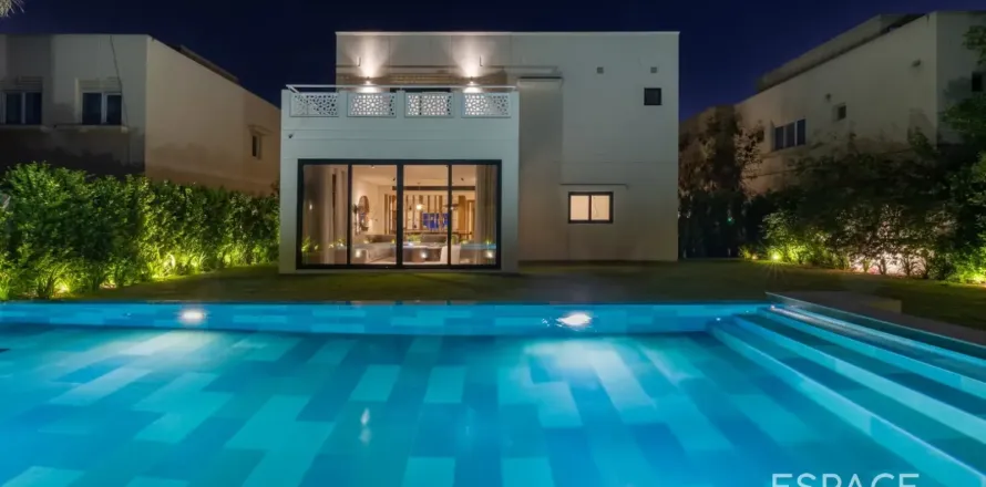 Villa in Meadows, Dubai 5 bedrooms, 375 sq.m. № 122768