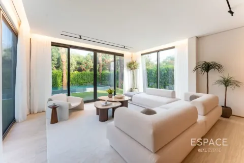 Villa in Meadows, Dubai 5 bedrooms, 375 sq.m. № 122768 - photo 3