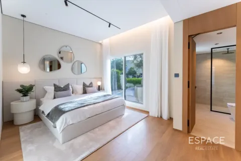 Villa in Meadows, Dubai 5 bedrooms, 375 sq.m. № 122768 - photo 16