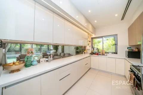 Villa in Dubai Hills Estate, Dubai 4 bedrooms, 358 sq.m. № 122767 - photo 7