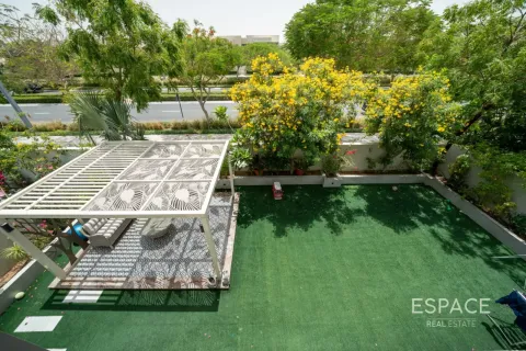 Villa in Dubai Hills Estate, Dubai 4 bedrooms, 358 sq.m. № 122767 - photo 16