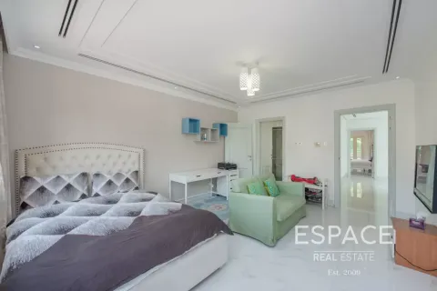 Villa in Meadows, Dubai 5 bedrooms, 489 sq.m. № 122765 - photo 9