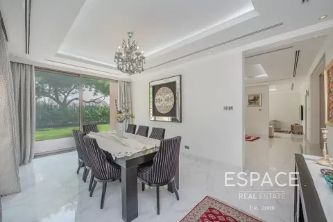 Villa in Meadows, Dubai 5 bedrooms, 489 sq.m. № 122765 - photo 6