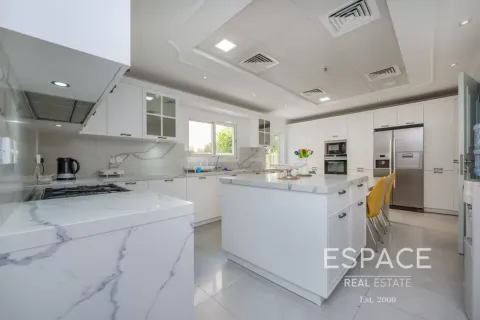Villa in Meadows, Dubai 5 bedrooms, 489 sq.m. № 122765 - photo 5