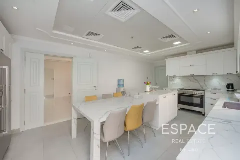Villa in Meadows, Dubai 5 bedrooms, 489 sq.m. № 122765 - photo 11