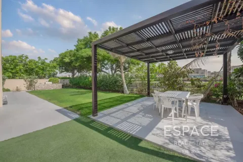 Villa in Meadows, Dubai 5 bedrooms, 489 sq.m. № 122765 - photo 2
