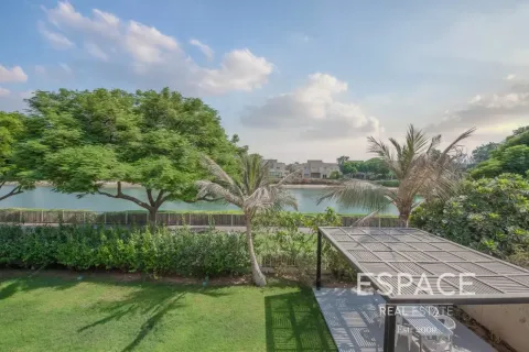 Villa in Meadows, Dubai 5 bedrooms, 489 sq.m. № 122765 - photo 3