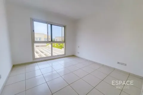 Villa in The Lakes, Dubai 3 bedrooms, 233 sq.m. № 122662 - photo 11