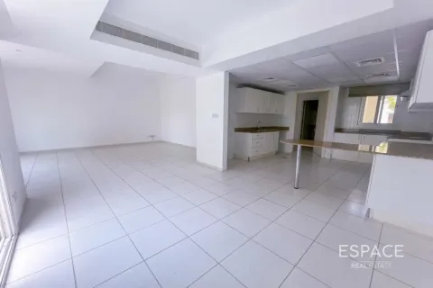 Villa in The Lakes, Dubai 3 bedrooms, 233 sq.m. № 122662 - photo 5