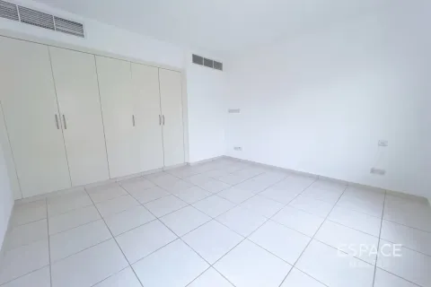 Villa in The Lakes, Dubai 3 bedrooms, 233 sq.m. № 122662 - photo 12