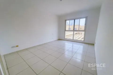 Villa in The Lakes, Dubai 3 bedrooms, 233 sq.m. № 122662 - photo 10