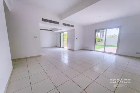 Villa in The Lakes, Dubai 3 bedrooms, 233 sq.m. № 122662 - photo 7