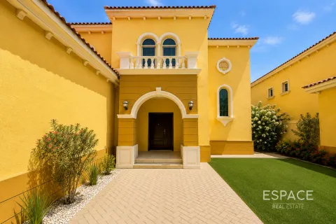 Villa en Jumeirah Park, Dubai, 3 dormitorios, 374 m², № 122665