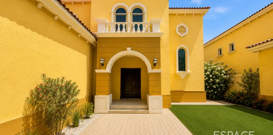 Villa en Jumeirah Park, Dubai, 3 dormitorios, 374 m², № 122665