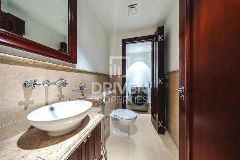 Apartment in Downtown Dubai (Downtown Burj Dubai), Dubai 2 bedrooms, 124.03 sq.m. № 127372 - photo 14