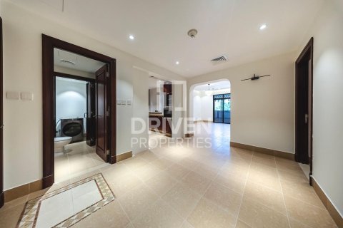 Apartment in Downtown Dubai (Downtown Burj Dubai), Dubai 2 bedrooms, 124.03 sq.m. № 127372 - photo 2
