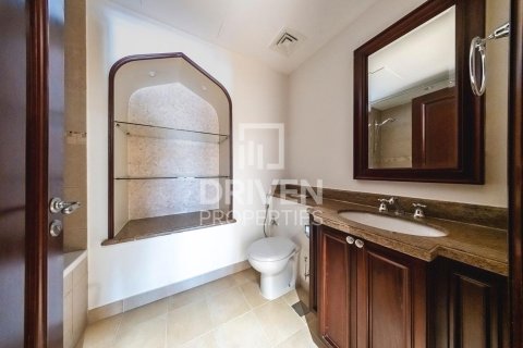 Apartment in Downtown Dubai (Downtown Burj Dubai), Dubai 2 bedrooms, 124.03 sq.m. № 127372 - photo 12