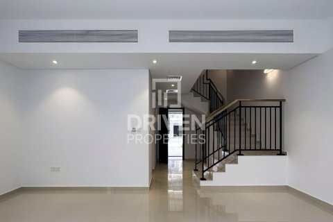 Adosado en Dubai, 3 dormitorios, 112.23 m², № 127381 - foto 4