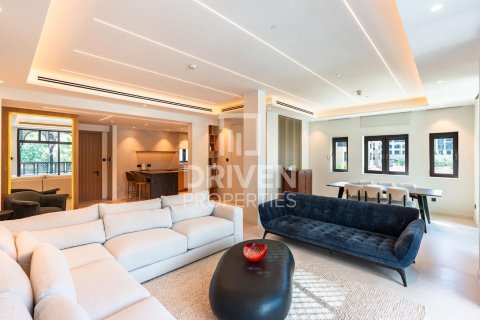 Apartment in Downtown Dubai (Downtown Burj Dubai), Dubai 2 bedrooms, 139.26 sq.m. № 127373 - photo 2