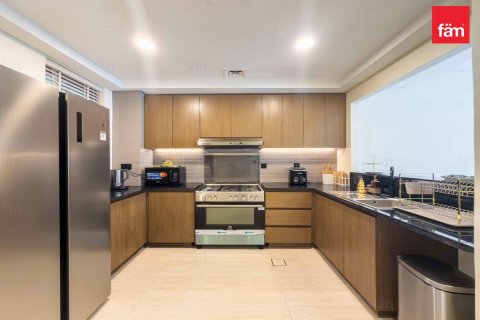 Townhouse in Dubai 4 bedrooms, 144 sq.m. № 124981 - photo 11
