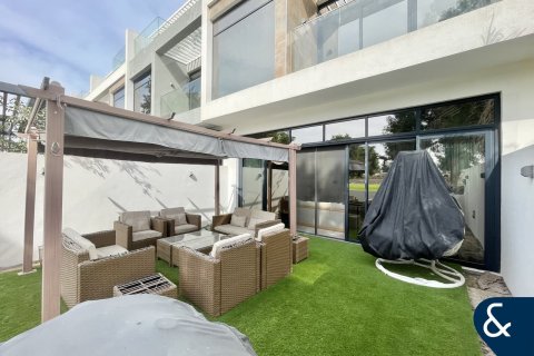 Снять в аренду виллу в Jumeirah Luxury, Джумейра Гольф Эстейтс, Дубай: 4 спальни, 178м², № 79062 - фото 2