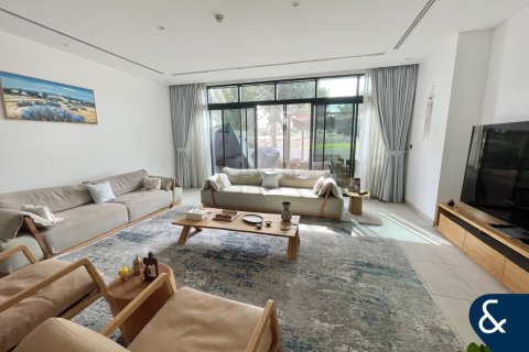 Снять в аренду виллу в Jumeirah Luxury, Джумейра Гольф Эстейтс, Дубай: 4 спальни, 178м², № 79062 - фото 5