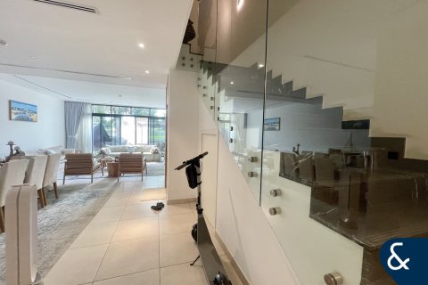 Снять в аренду виллу в Jumeirah Luxury, Джумейра Гольф Эстейтс, Дубай: 4 спальни, 178м², № 79062 - фото 8