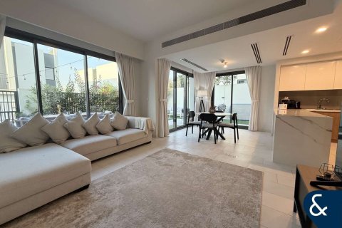 Снять в аренду виллу в Villanova, Dubai Land, Дубай: 4 спальни, 216м², № 79059 - фото 3