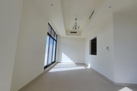 Villa in Al Barsha, Dubai 4 bedrooms, 553.78 sq.m. № 52670 - photo 2