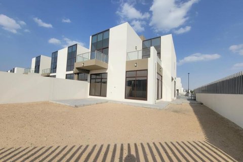 Villa in Al Barsha, Dubai 4 bedrooms, 553.78 sq.m. № 52670 - photo 1