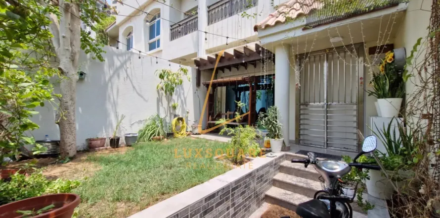 Villa à Jumeirah Village Circle, Dubai, 3 chambres, 137 m², № 69204