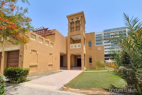 Villa in Al Furjan, Dubai 4 bedrooms, 600 sq.m. № 94573 - photo 8