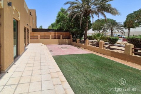 Villa in Al Furjan, Dubai 4 bedrooms, 600 sq.m. № 94573 - photo 17