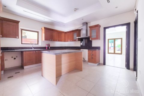 Villa in Al Furjan, Dubai 4 bedrooms, 600 sq.m. № 94573 - photo 3