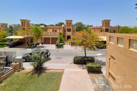 Villa in Al Furjan, Dubai 4 bedrooms, 600 sq.m. № 94573 - photo 12