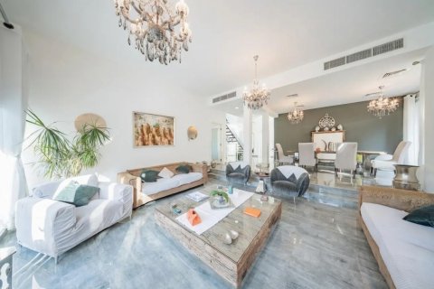 فيلا في دبي 3 غرف نوم, 299 م² رقم 120477 - صورة 2