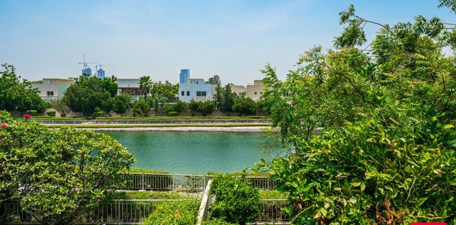Villa en Dubai, 3 dormitorios, 255.3 m², № 113215
