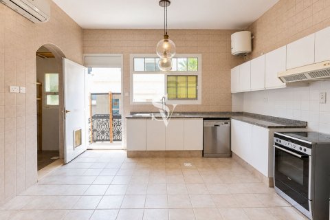 Villa à Umm Suqeim, Dubai, 4 chambres, 1375 m², № 113218 - photo 10