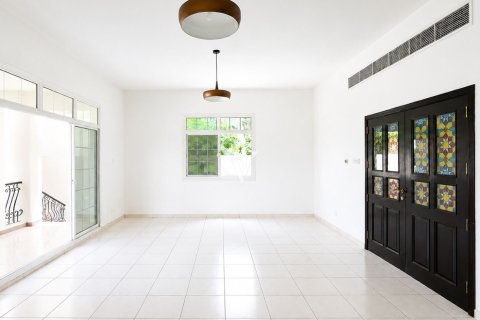 Villa à Umm Suqeim, Dubai, 4 chambres, 1375 m², № 113218 - photo 4