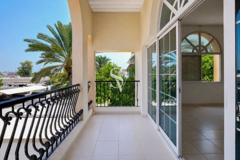Villa à Umm Suqeim, Dubai, 4 chambres, 1375 m², № 113218