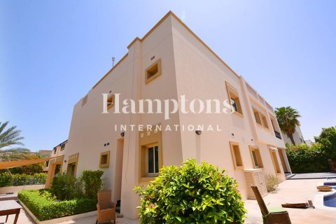 Villa à Emirates Hills, Dubai, 5 chambres, 727.80210200 m², № 63616 - photo 5
